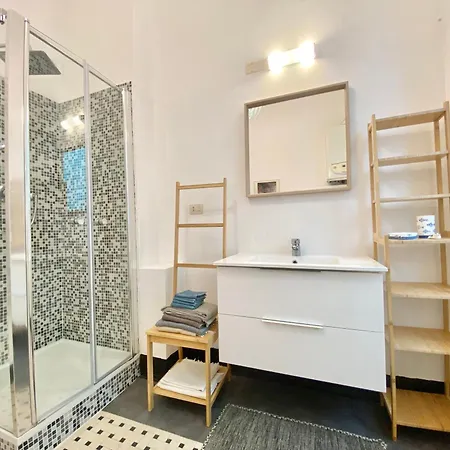 Casaviva - Cozy Nest In Genova's Old Town With Lift *