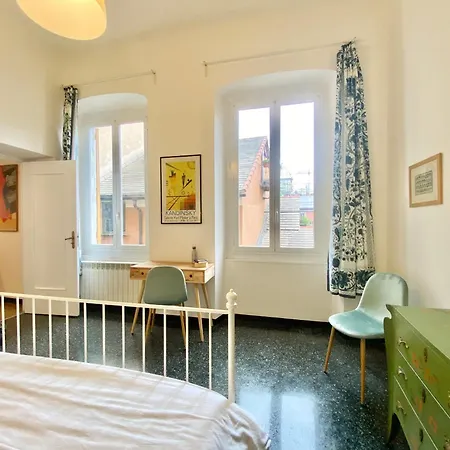 アパート Casaviva - Cozy Nest In Genova's Old Town With Lift *