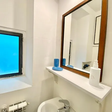 アパート Casaviva - Cozy Nest In Genova's Old Town With Lift *
