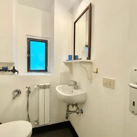 Casaviva - Cozy Nest In Genova's Old Town With Lift アパート ジェノヴァ